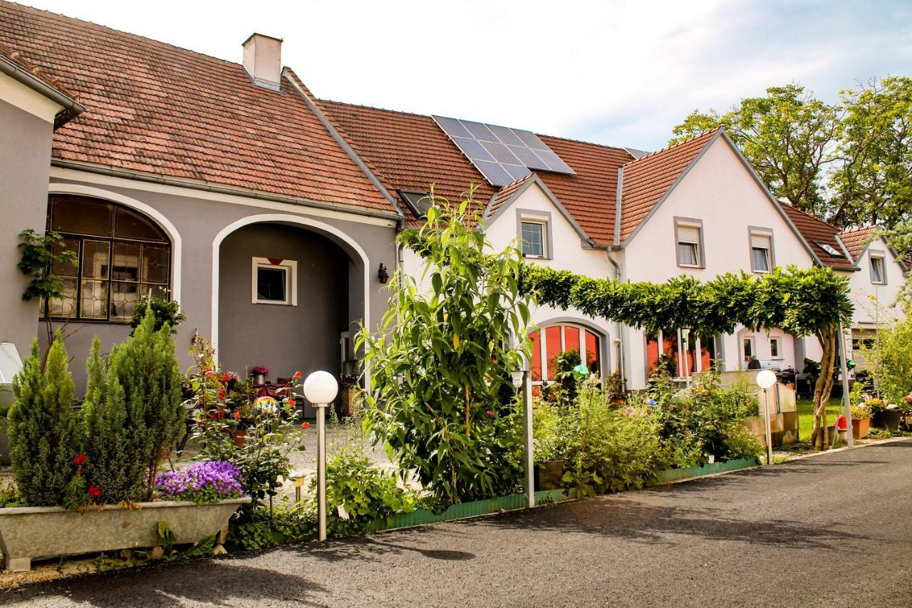 Отель Haus Marianne Franzhausen Экстерьер фото